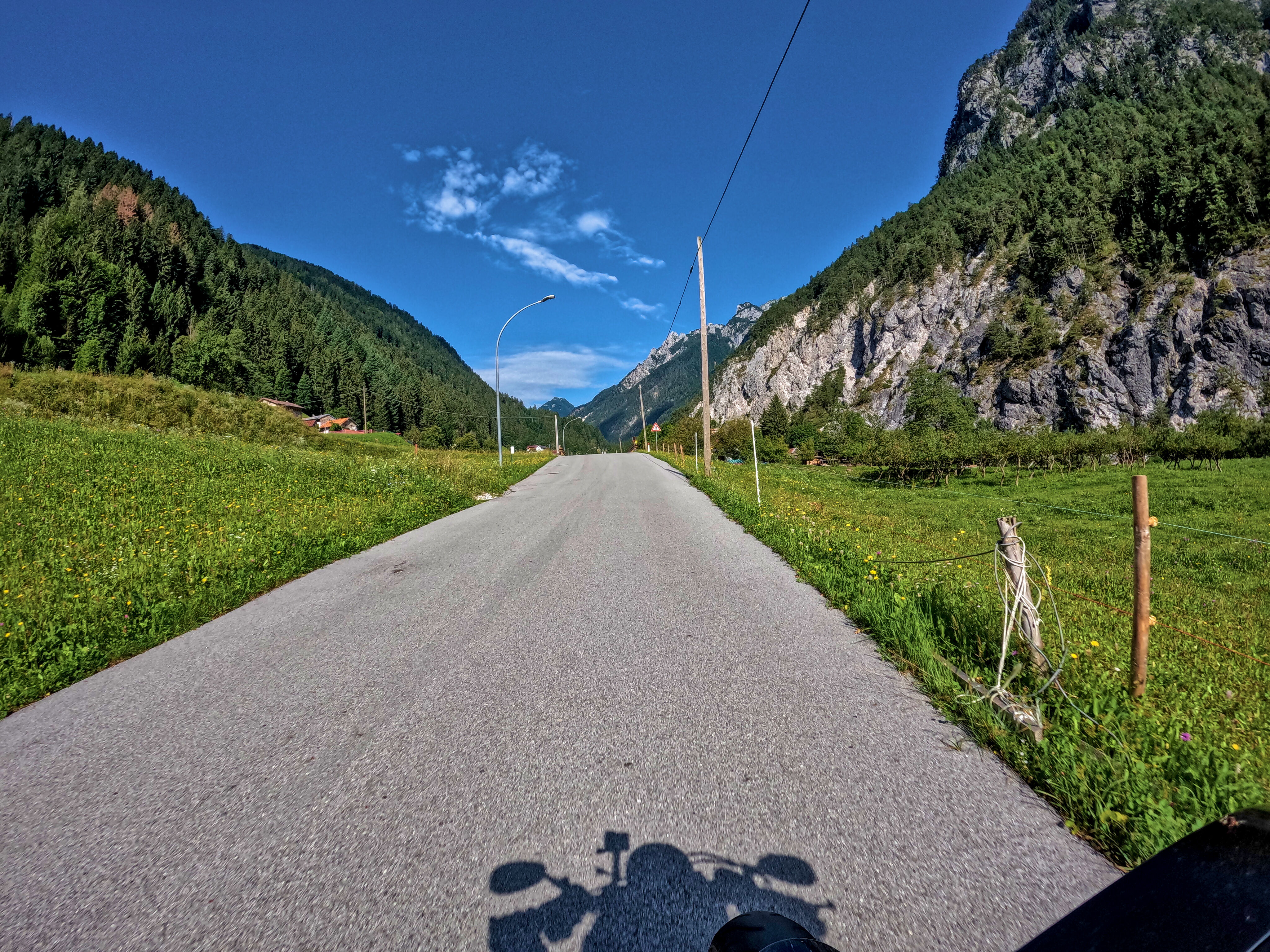 … rein ins malerische Hinterland …