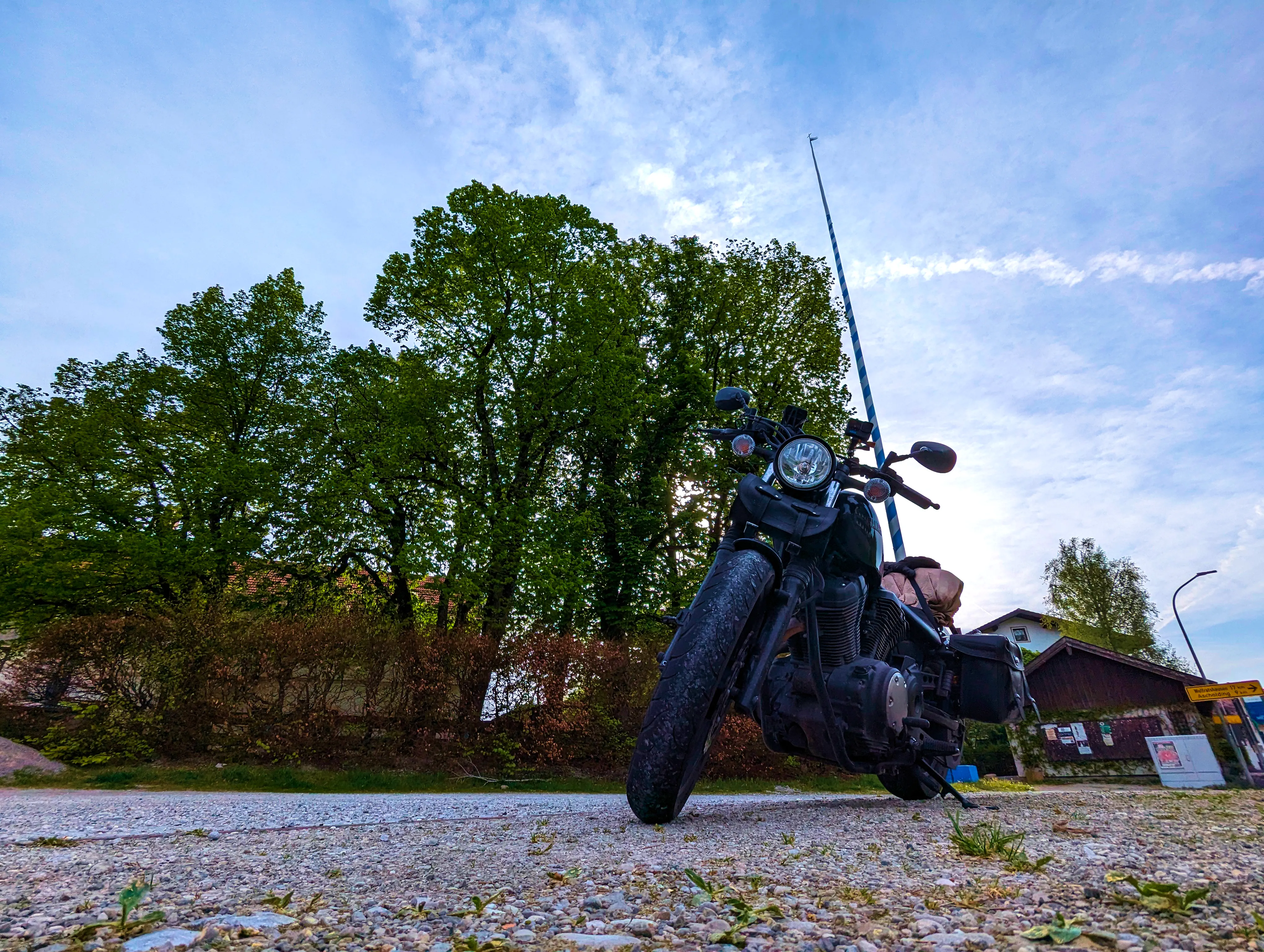Der Maibaum steht bereits