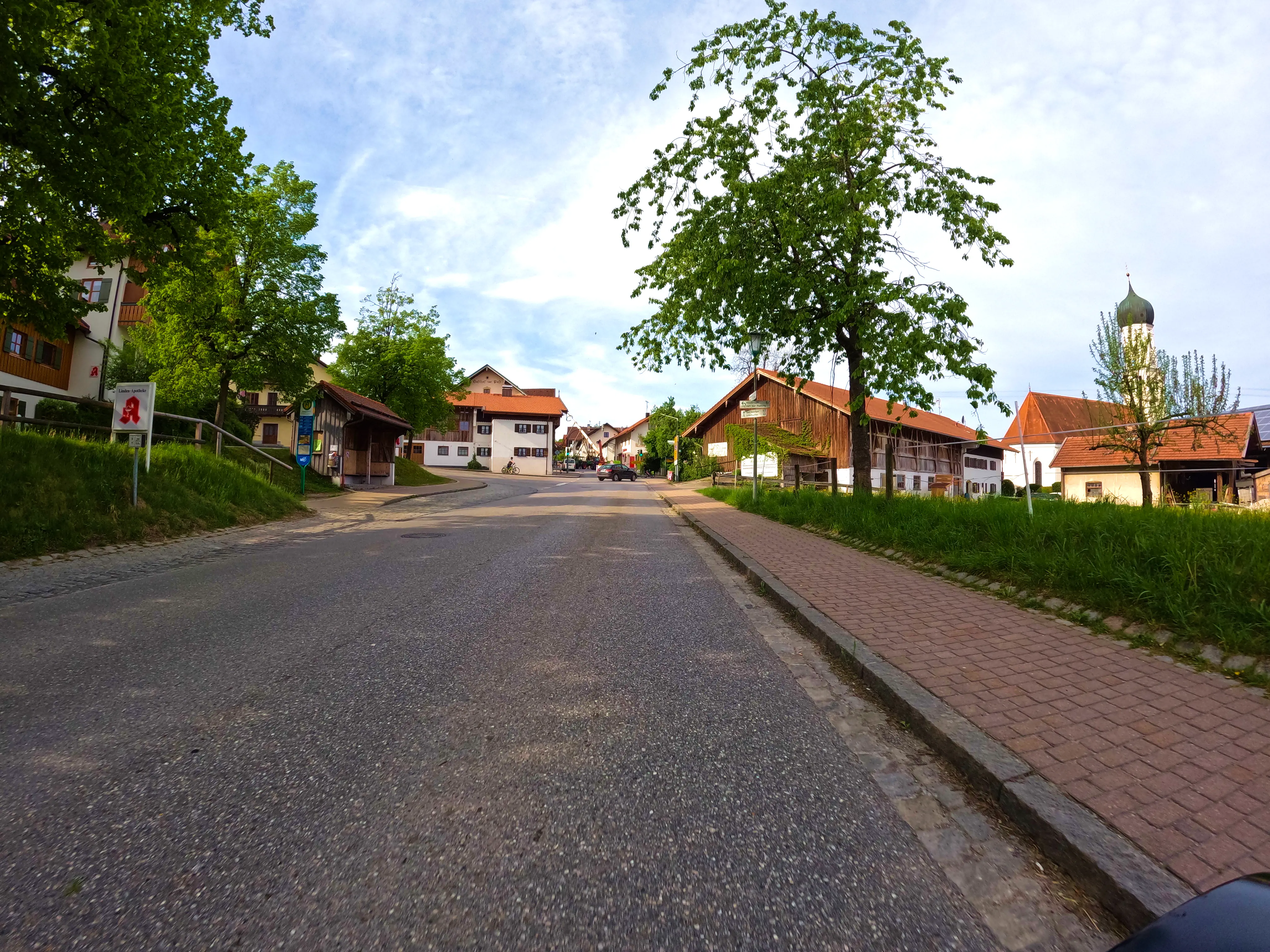 Da vorn steht das Hindernis