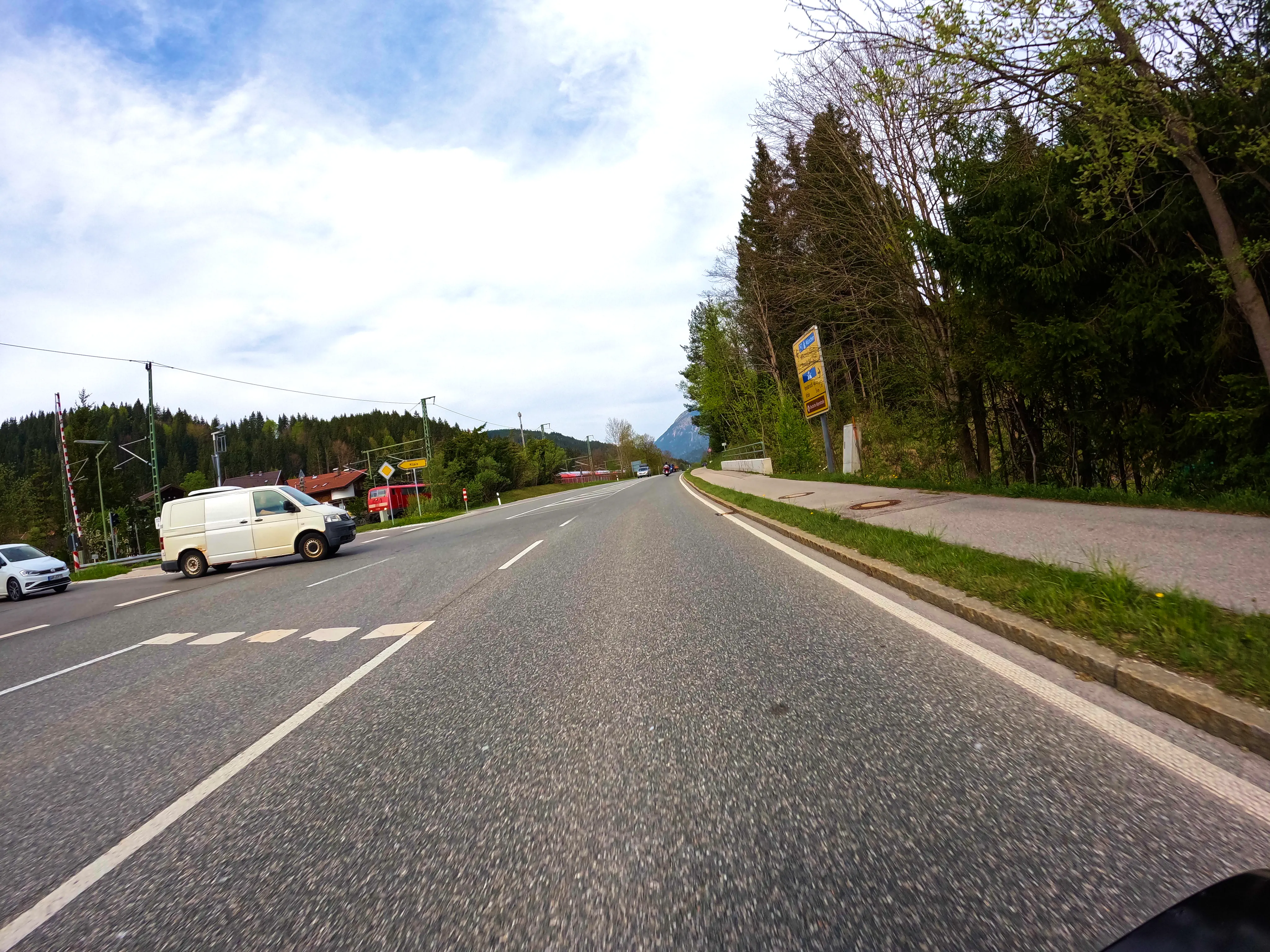 Zug vor Passknacker, erst tanken!