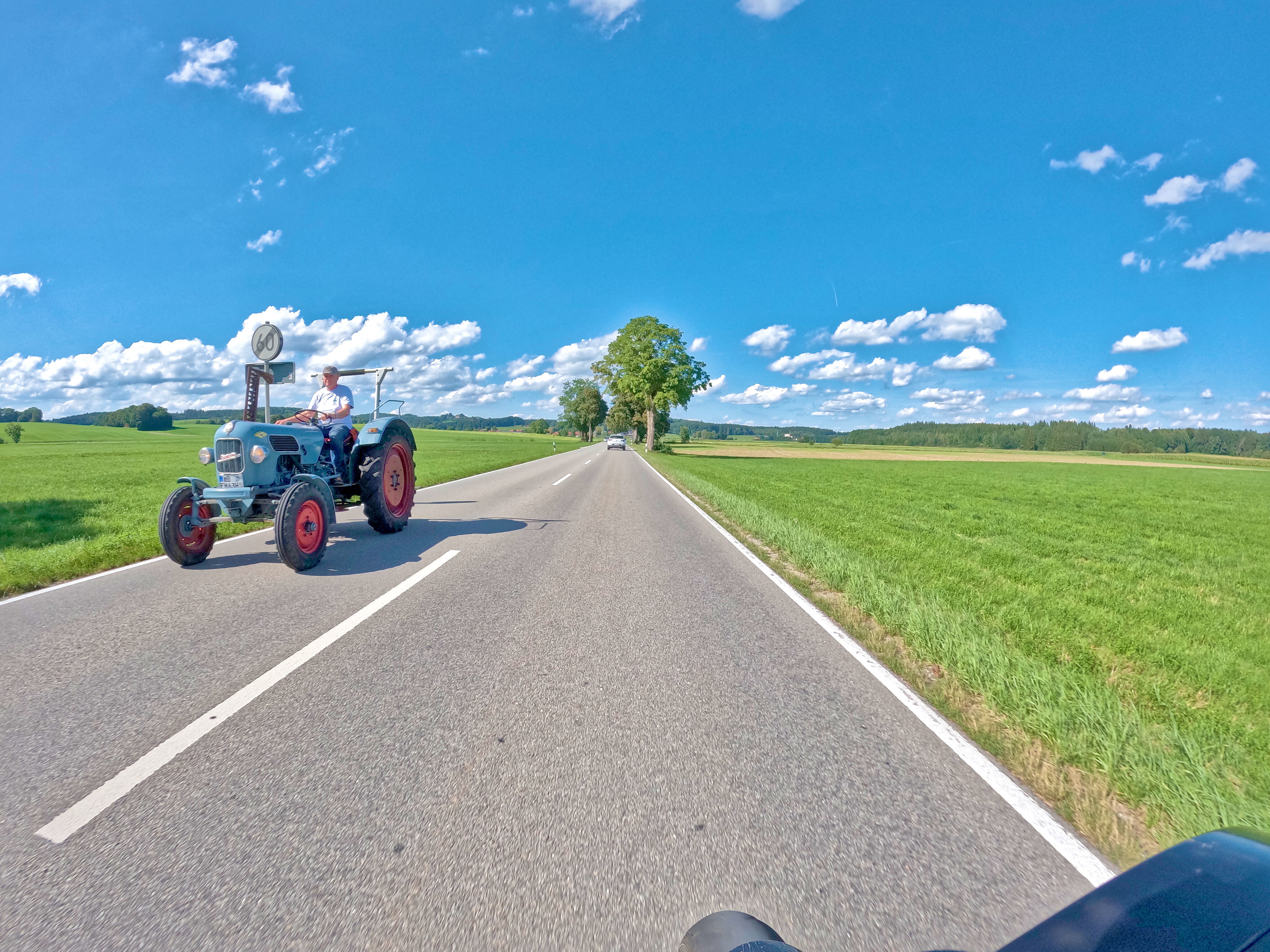 Traktor-Oldtimer zwischen Bruckmühl und Großhöhenrain