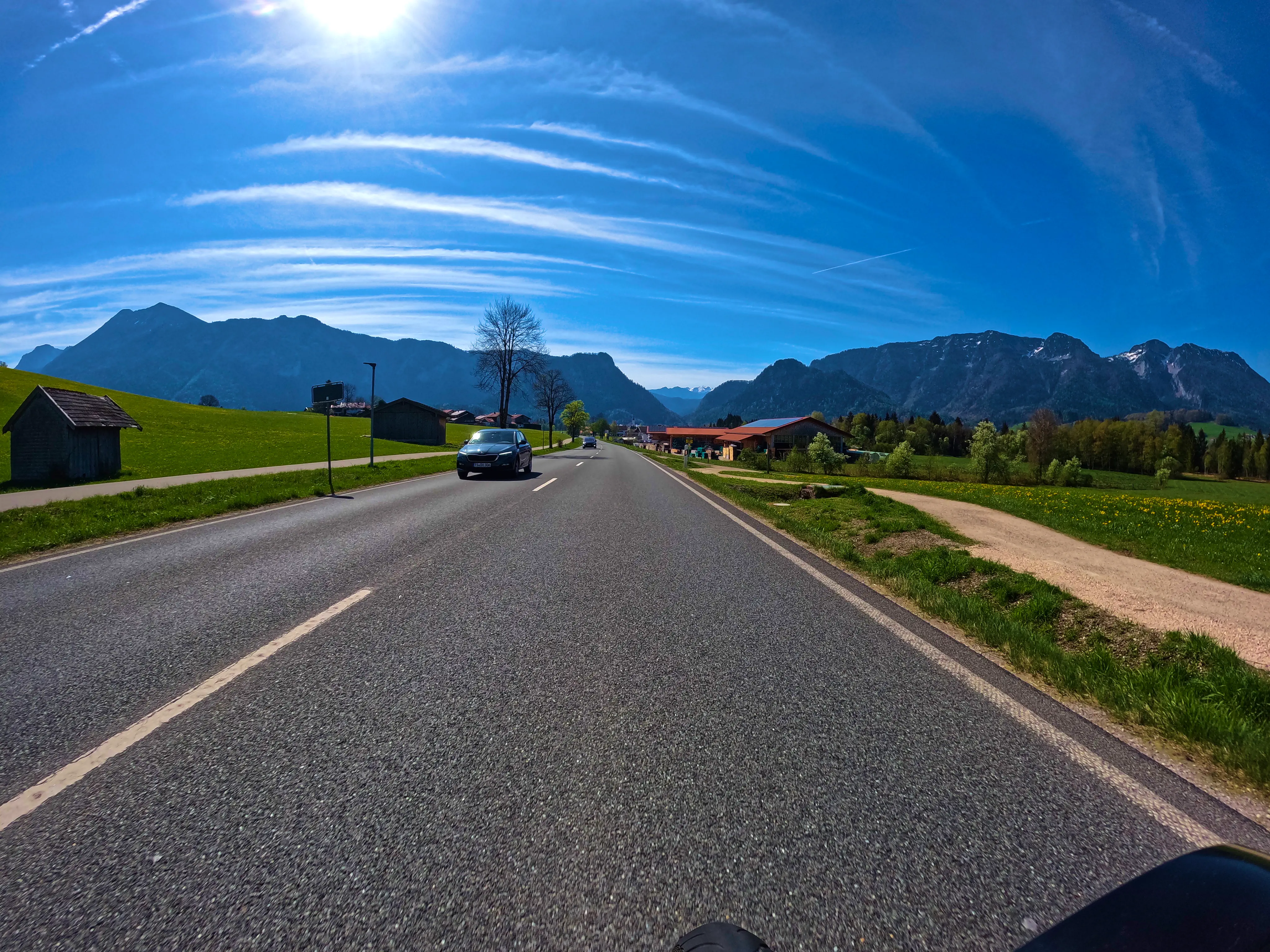 … in Richtung Berge.