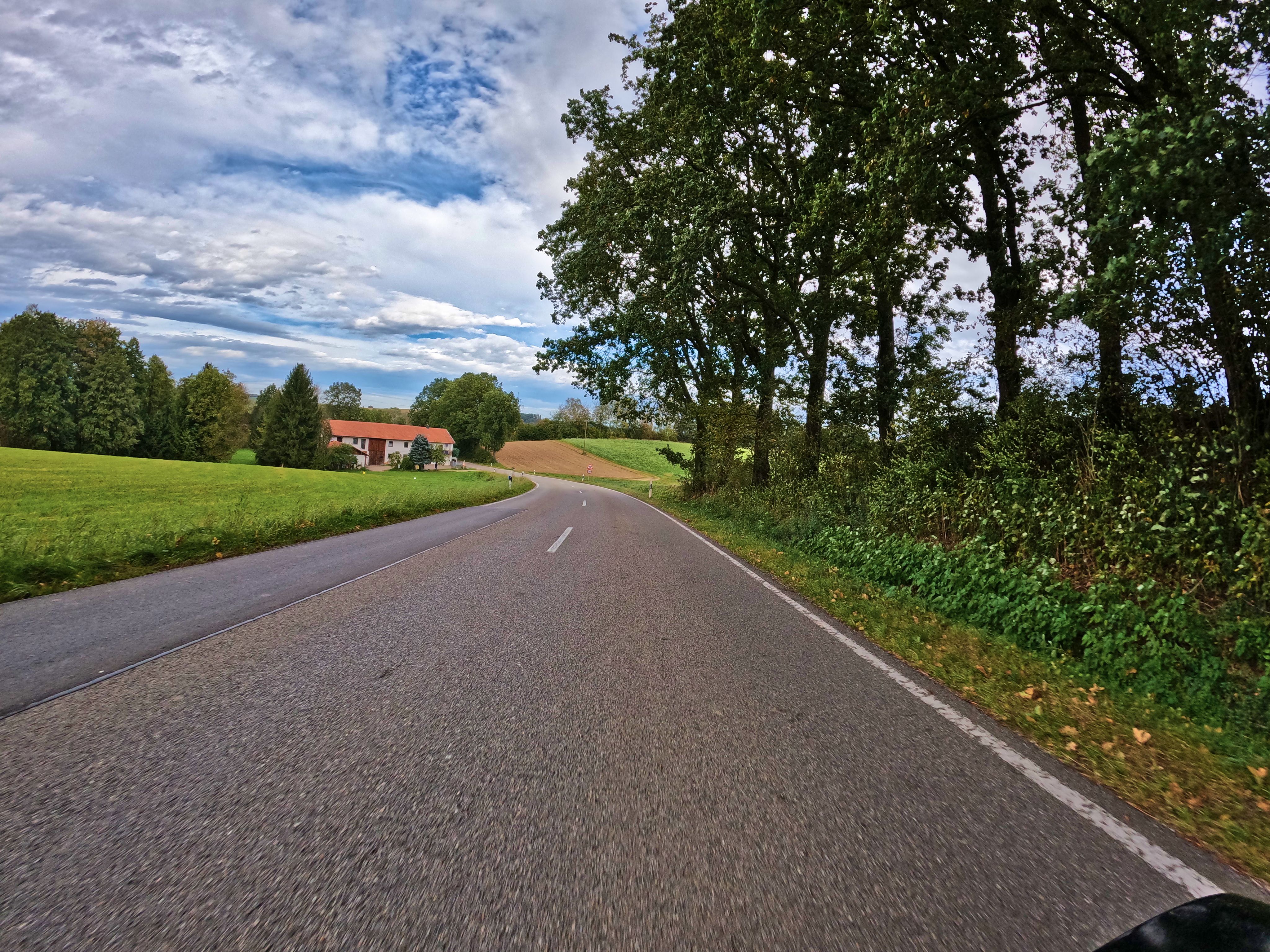 Wieder auf normal-breiten Straßen …