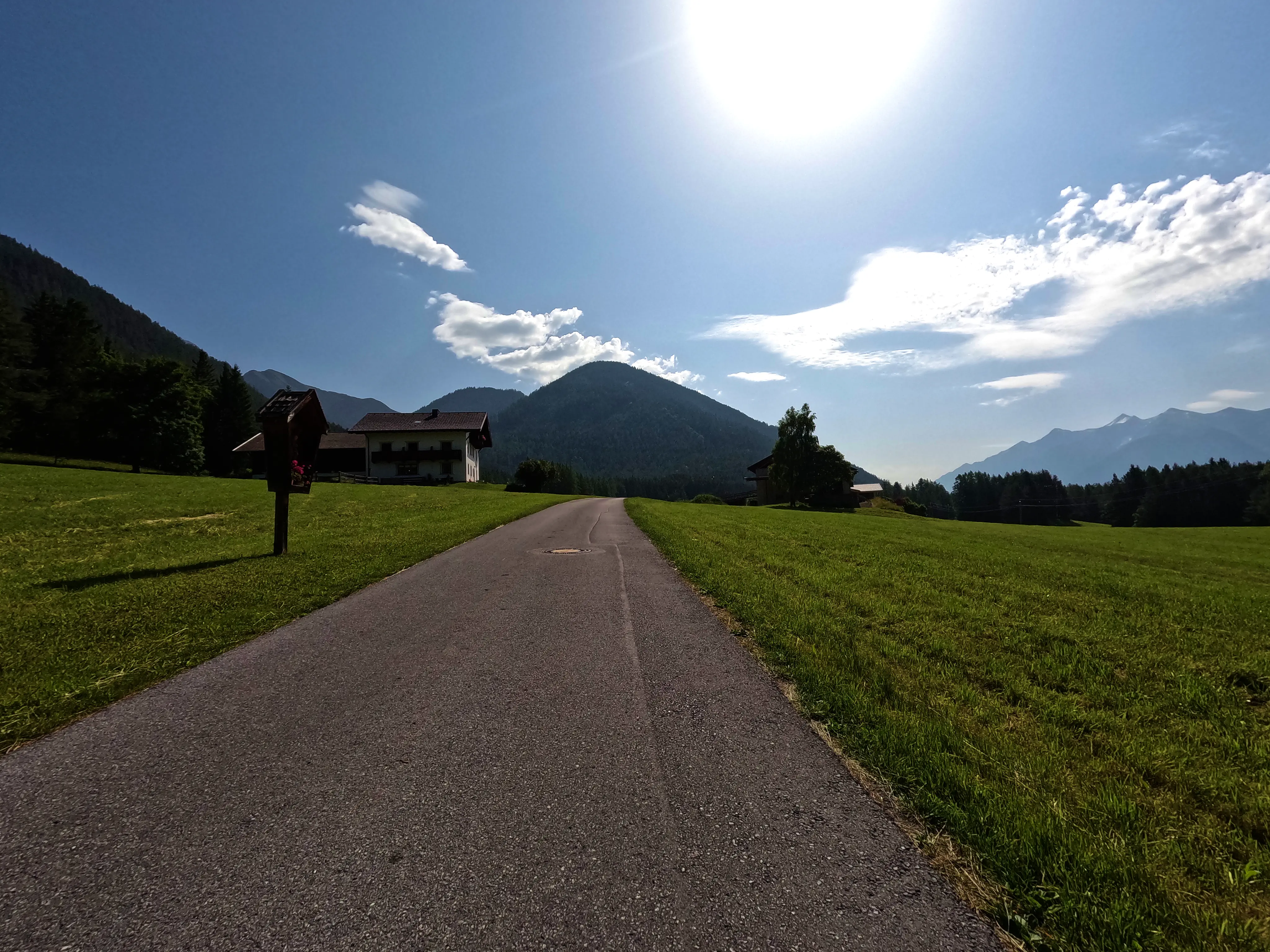 Weiter über schmale Wege